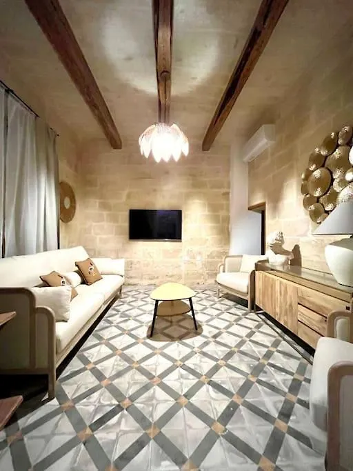 Seafront Beach House In St.Julians Sliema 0*,