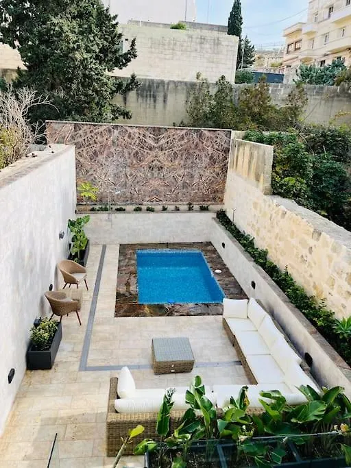 Seafront Beach House In St.Julians Sliema 0*,